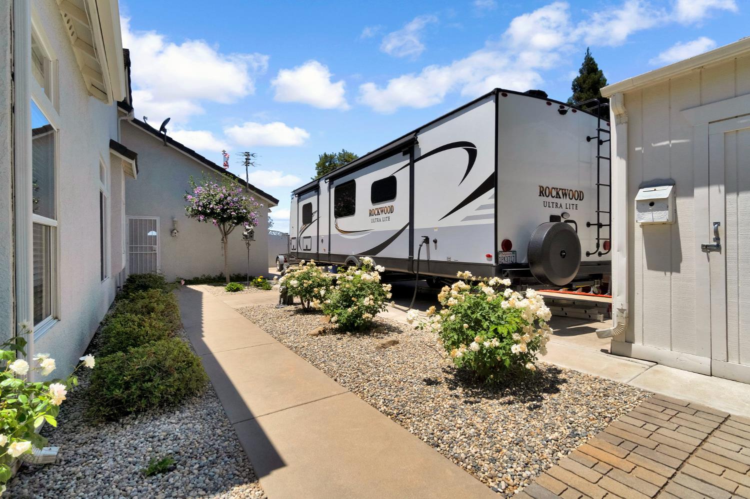 1101 N Armstrong Ave, Clovis, CA 93611