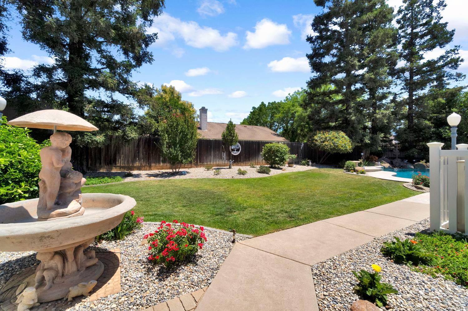 1101 N Armstrong Ave, Clovis, CA 93611