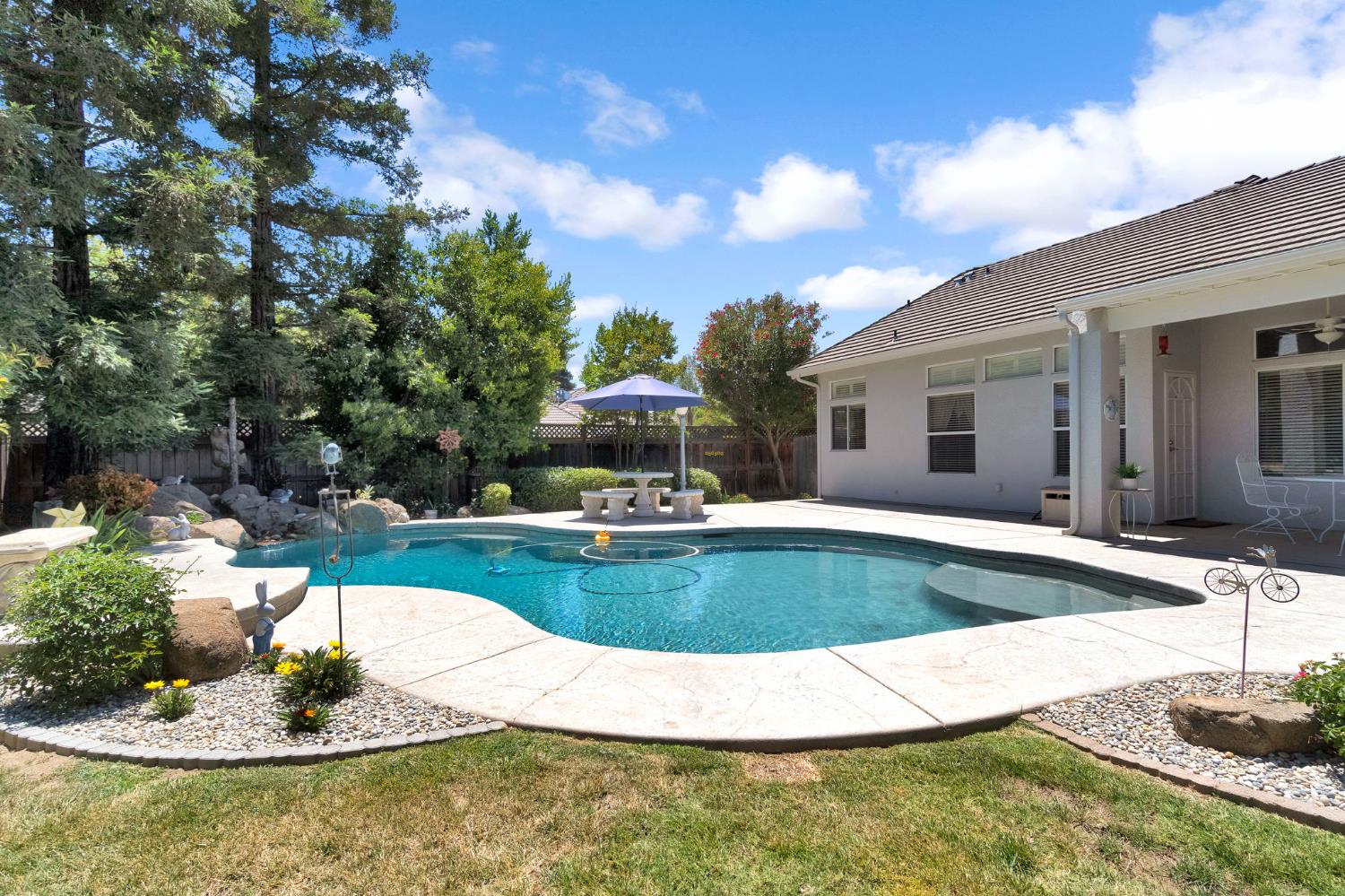1101 N Armstrong Ave, Clovis, CA 93611