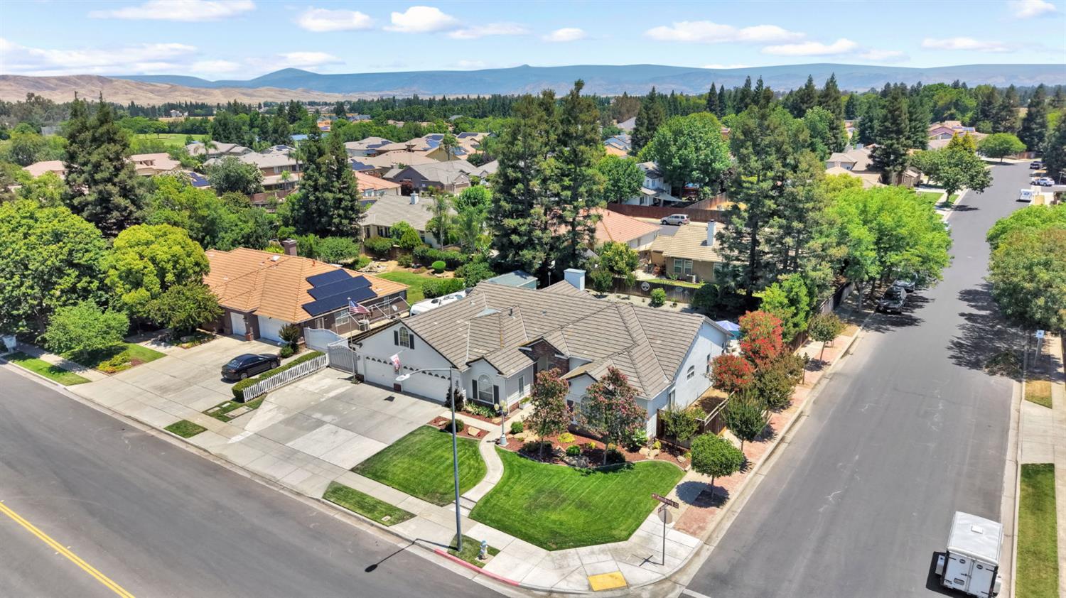 1101 N Armstrong Ave, Clovis, CA 93611