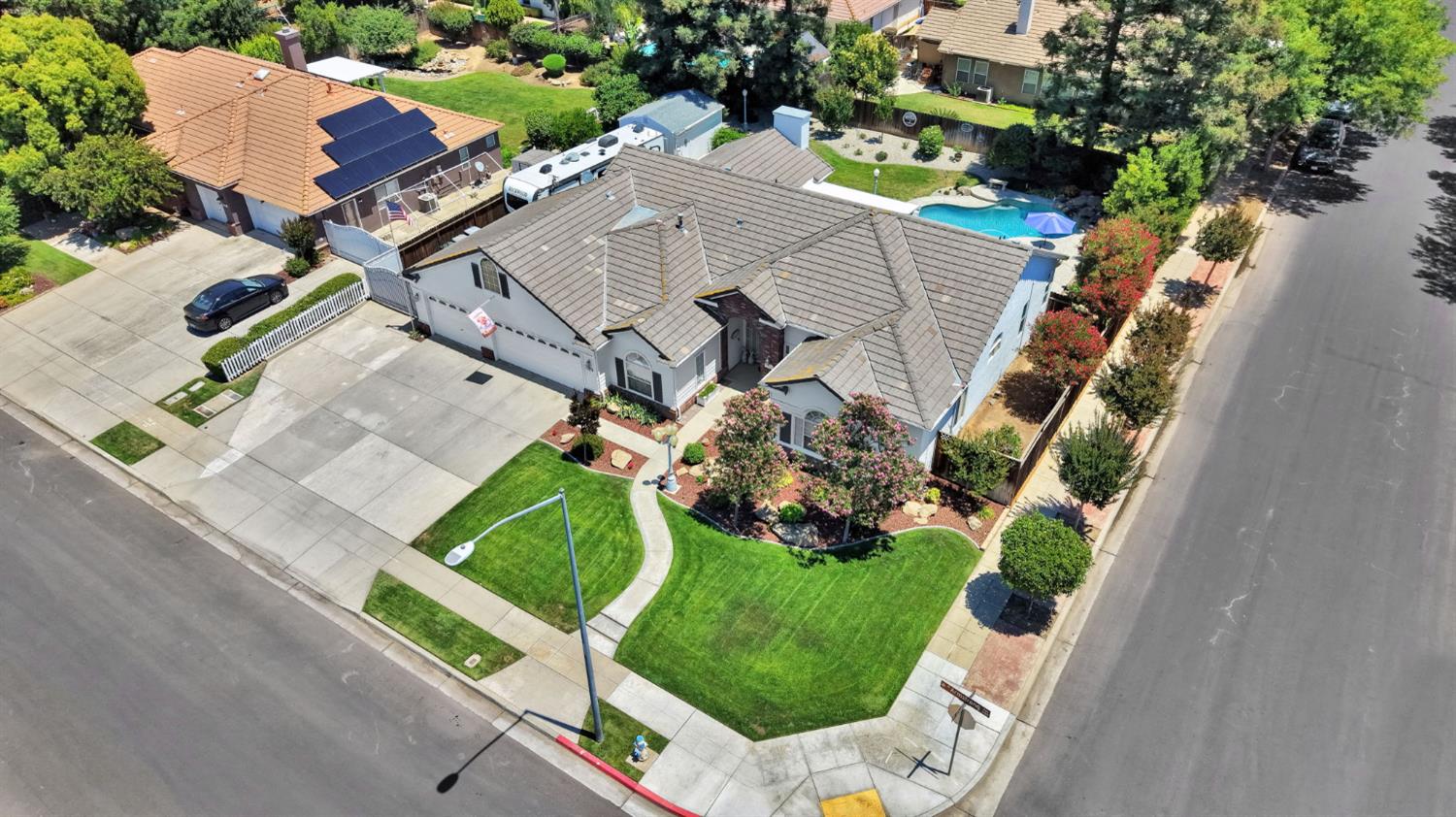 1101 N Armstrong Ave, Clovis, CA 93611
