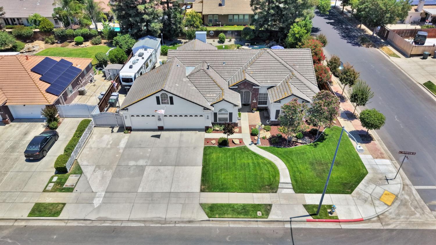 1101 N Armstrong Ave, Clovis, CA 93611
