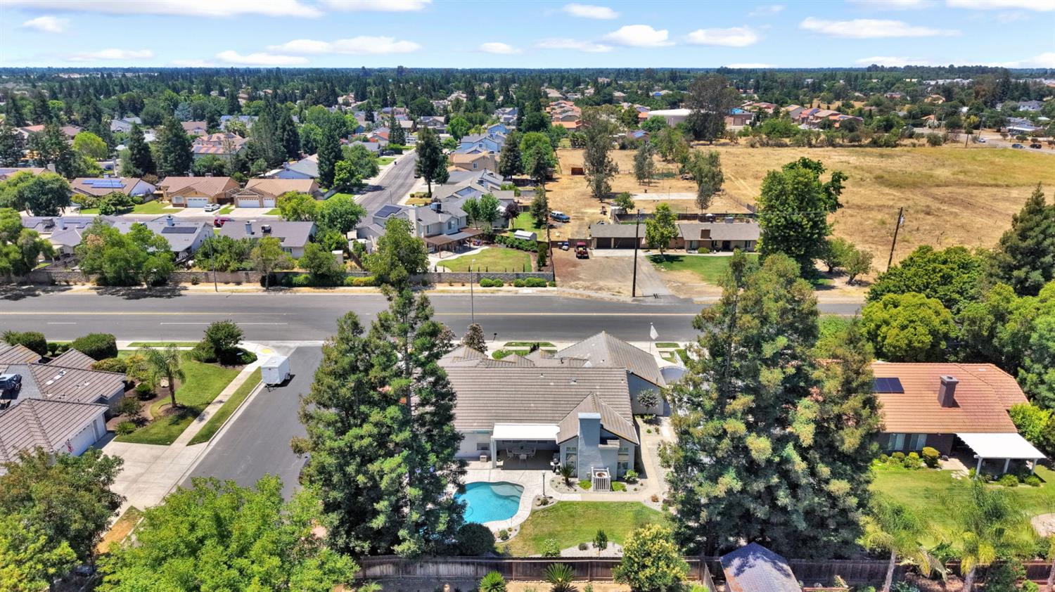 1101 N Armstrong Ave, Clovis, CA 93611