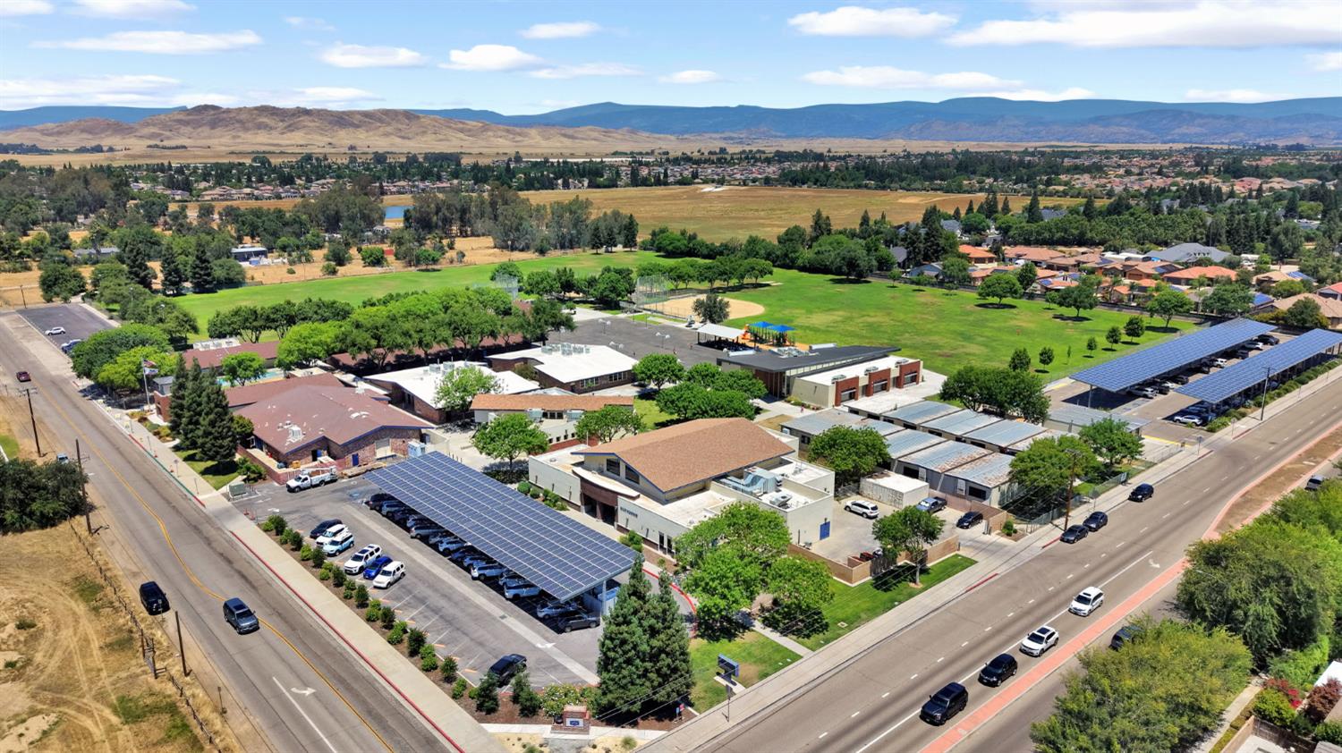1101 N Armstrong Ave, Clovis, CA 93611