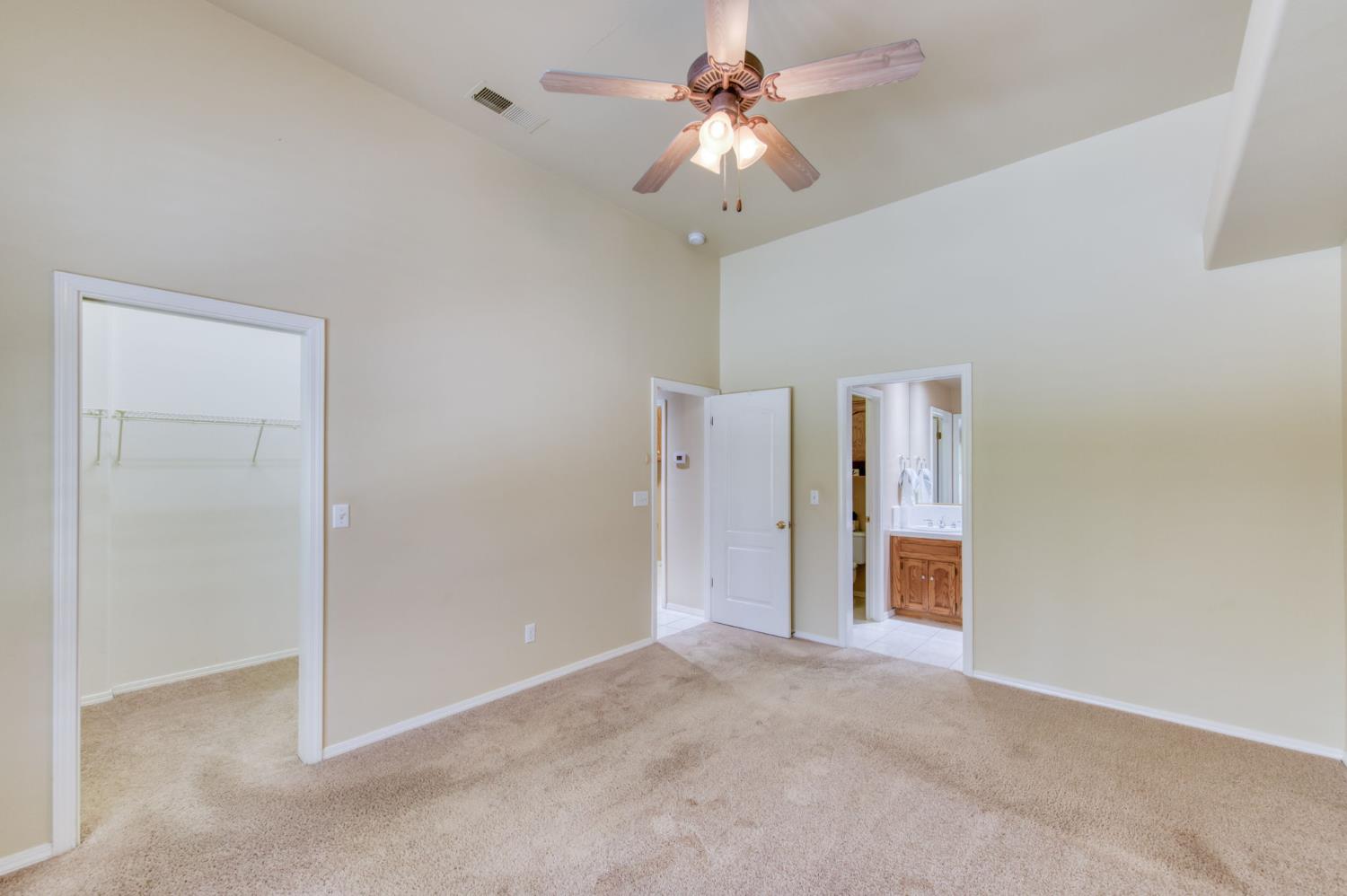 3750 W Vincent Ln, Fresno, CA 93711