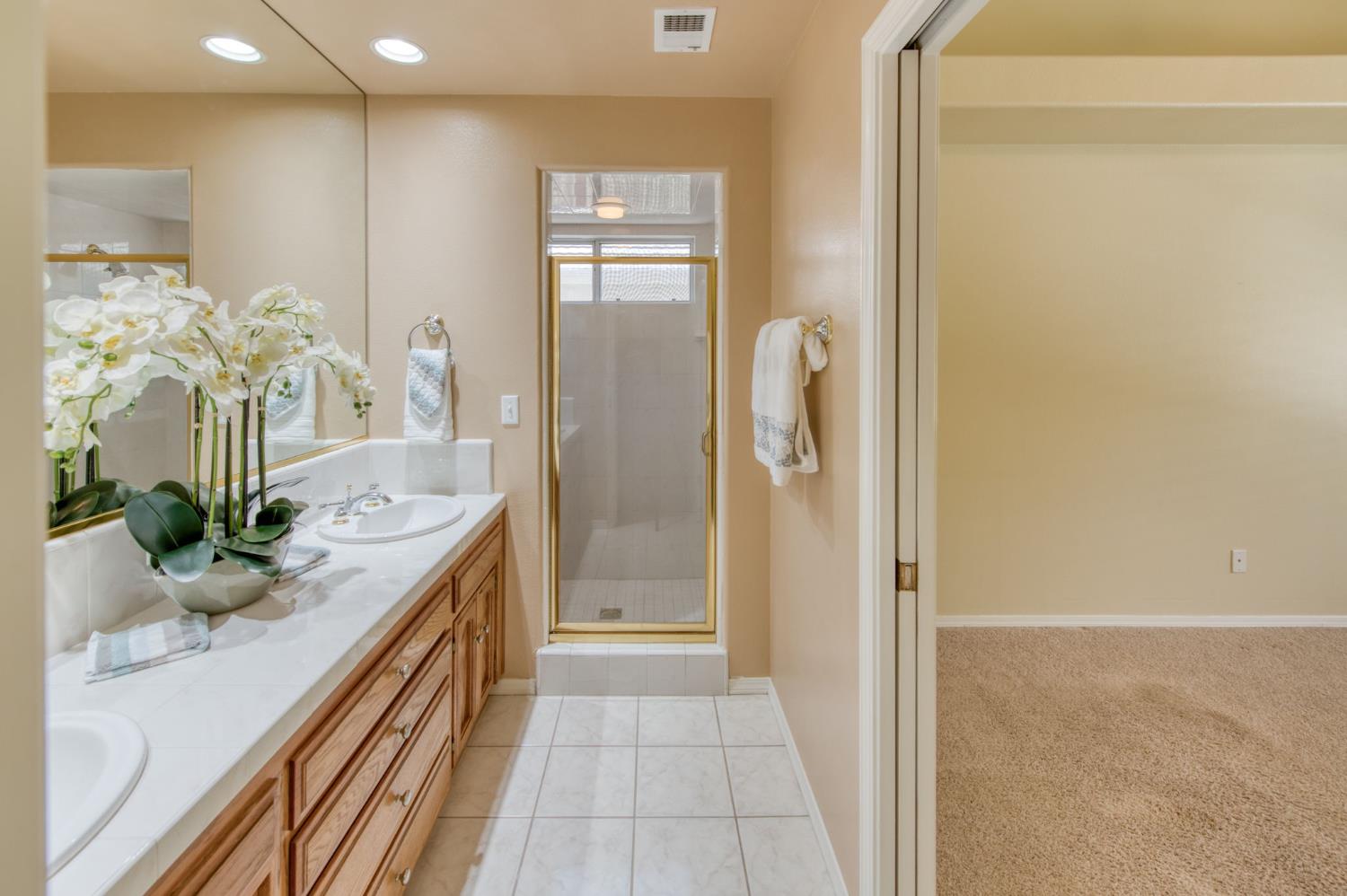 3750 W Vincent Ln, Fresno, CA 93711