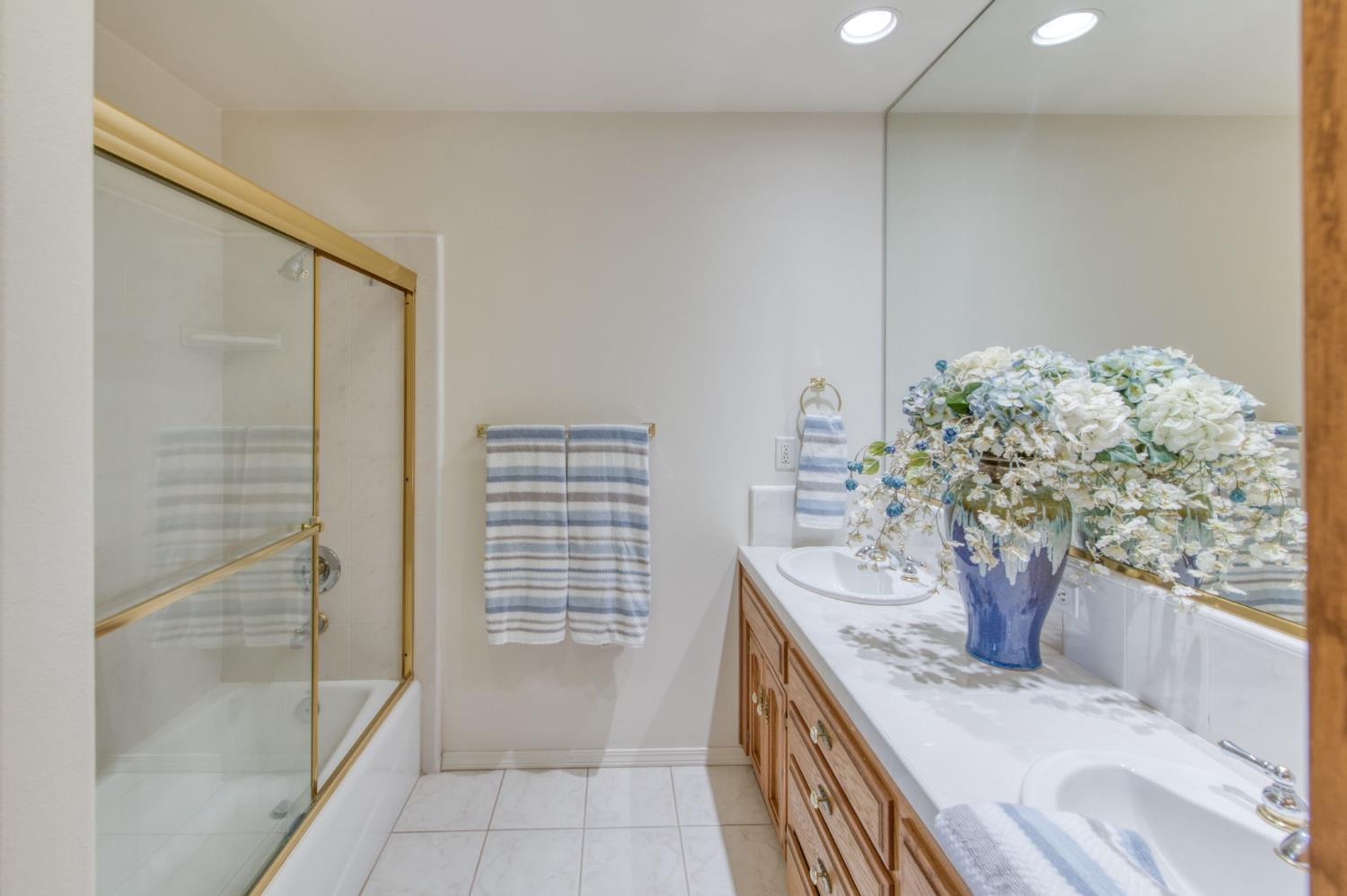 3750 W Vincent Ln, Fresno, CA 93711