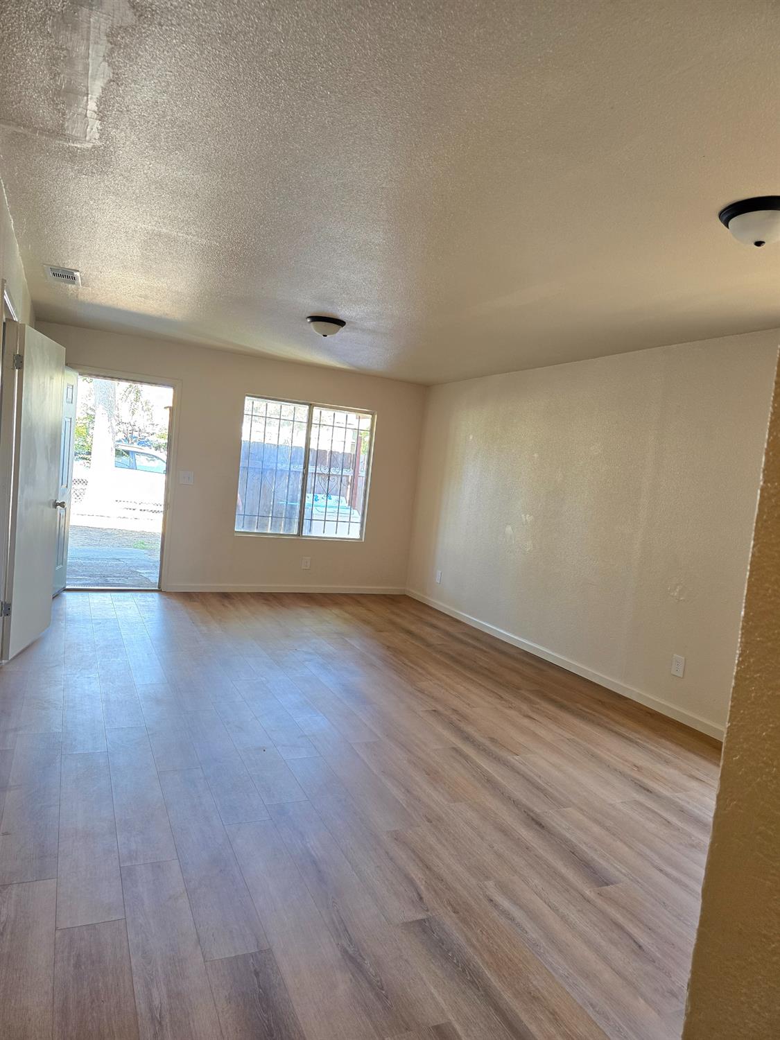 292 N College Ave, Fresno, CA 93701