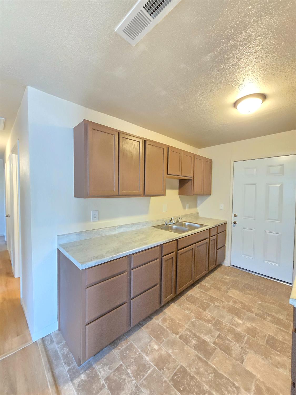 292 N College Ave, Fresno, CA 93701