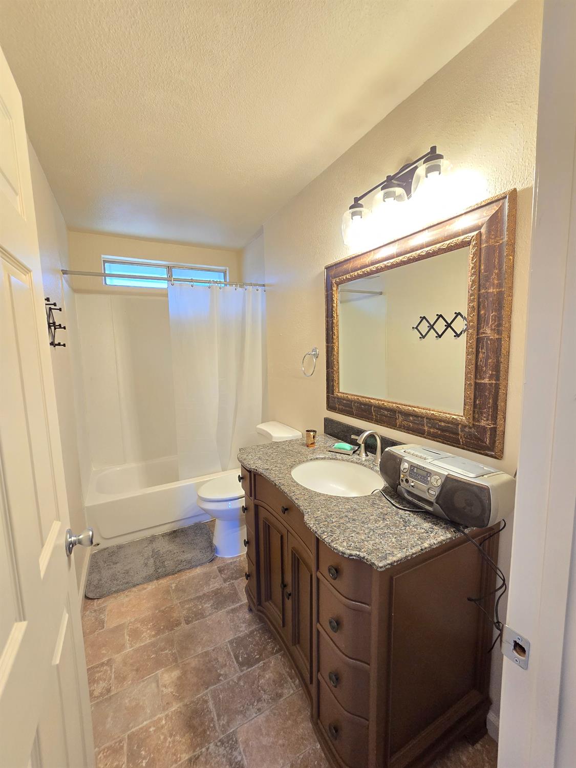 292 N College Ave, Fresno, CA 93701