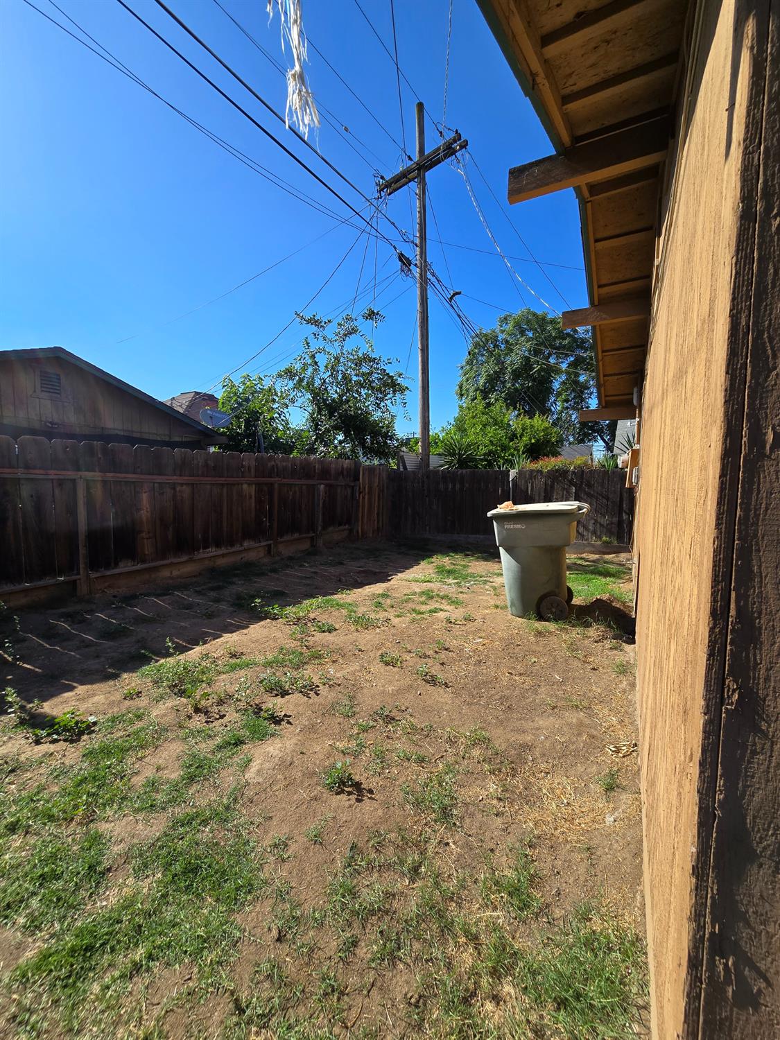 292 N College Ave, Fresno, CA 93701
