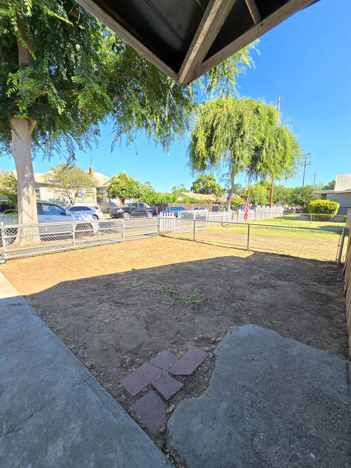 292 N College Ave, Fresno, CA 93701