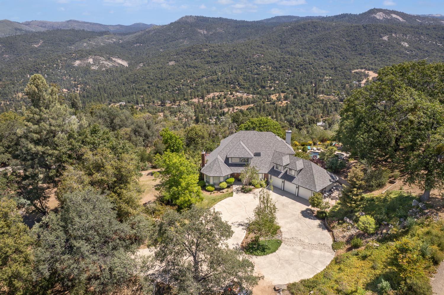 41723 Yosemite Pines Dr, Oakhurst, CA 93644