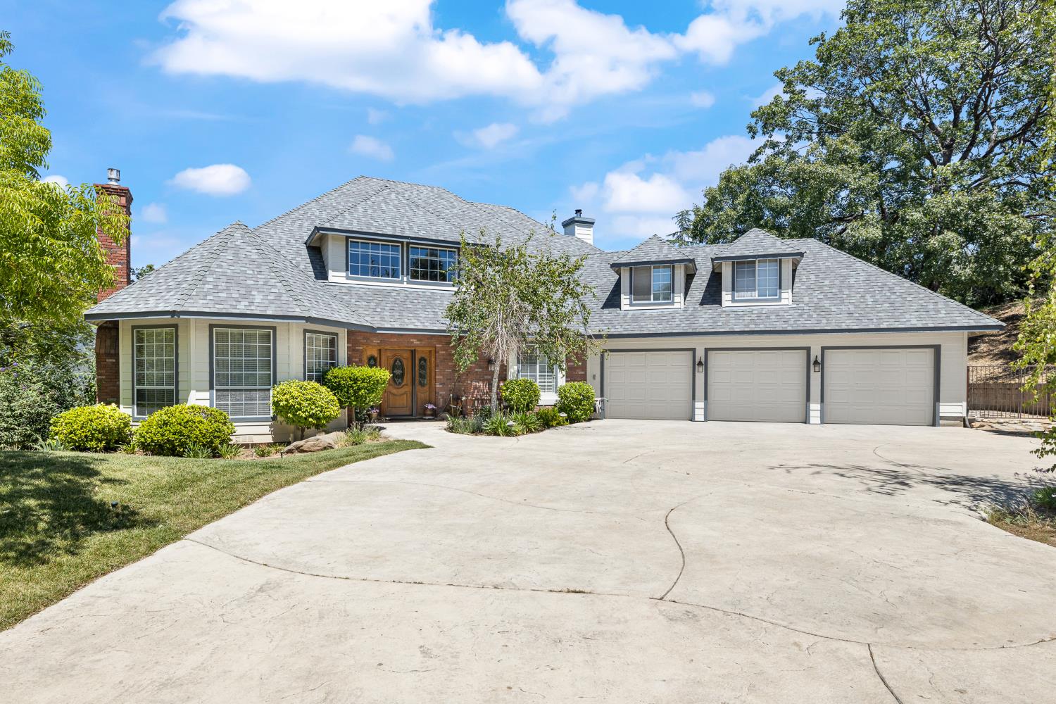 41723 Yosemite Pines Dr, Oakhurst, CA 93644