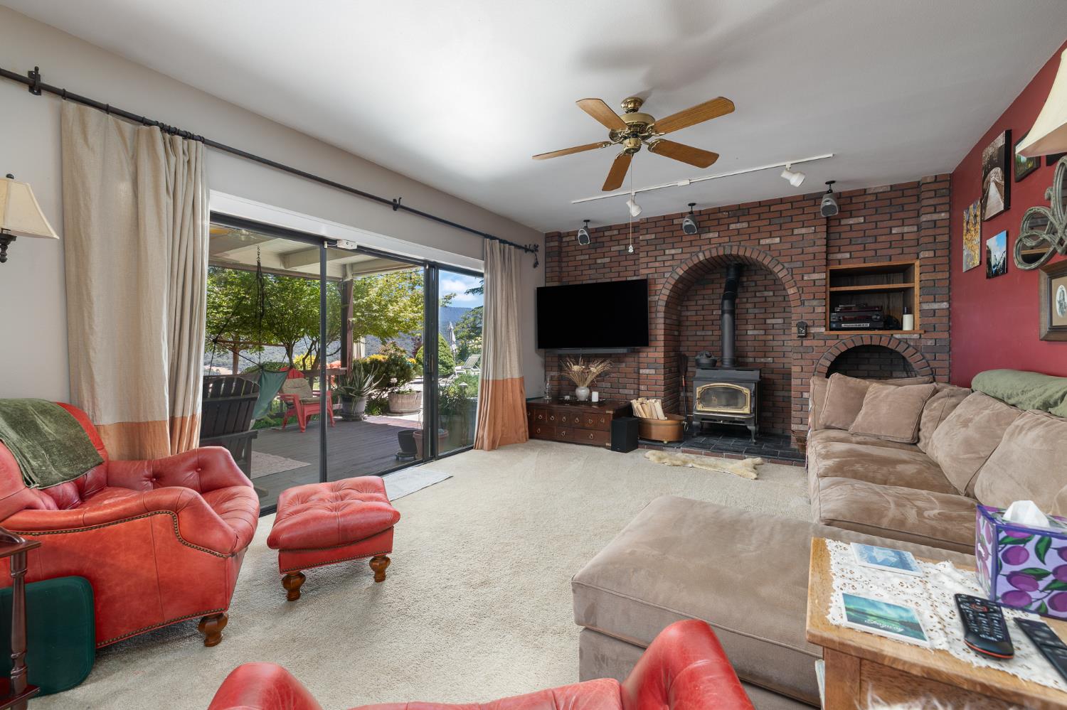 41723 Yosemite Pines Dr, Oakhurst, CA 93644