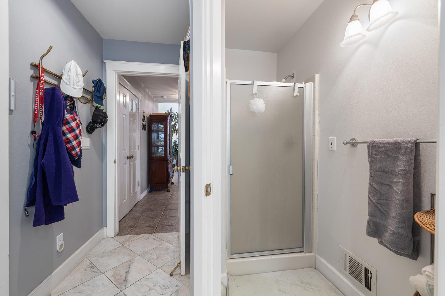 41723 Yosemite Pines Dr, Oakhurst, CA 93644