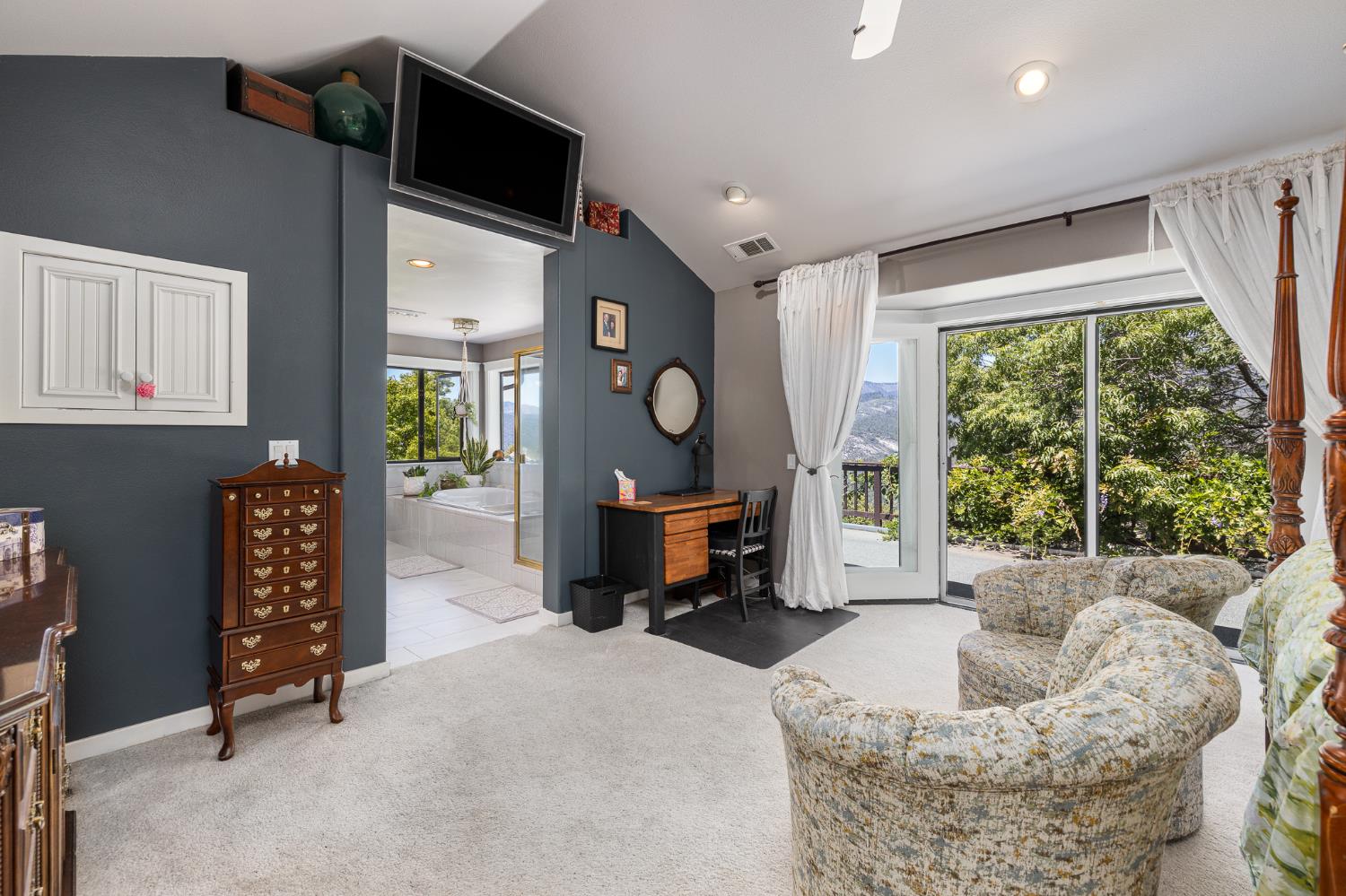 41723 Yosemite Pines Dr, Oakhurst, CA 93644