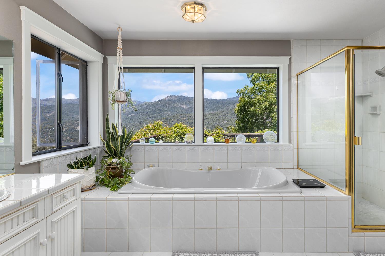 41723 Yosemite Pines Dr, Oakhurst, CA 93644