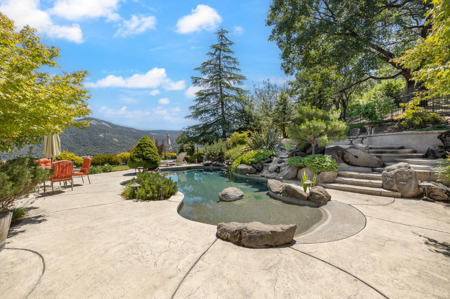 41723 Yosemite Pines Dr, Oakhurst, CA 93644