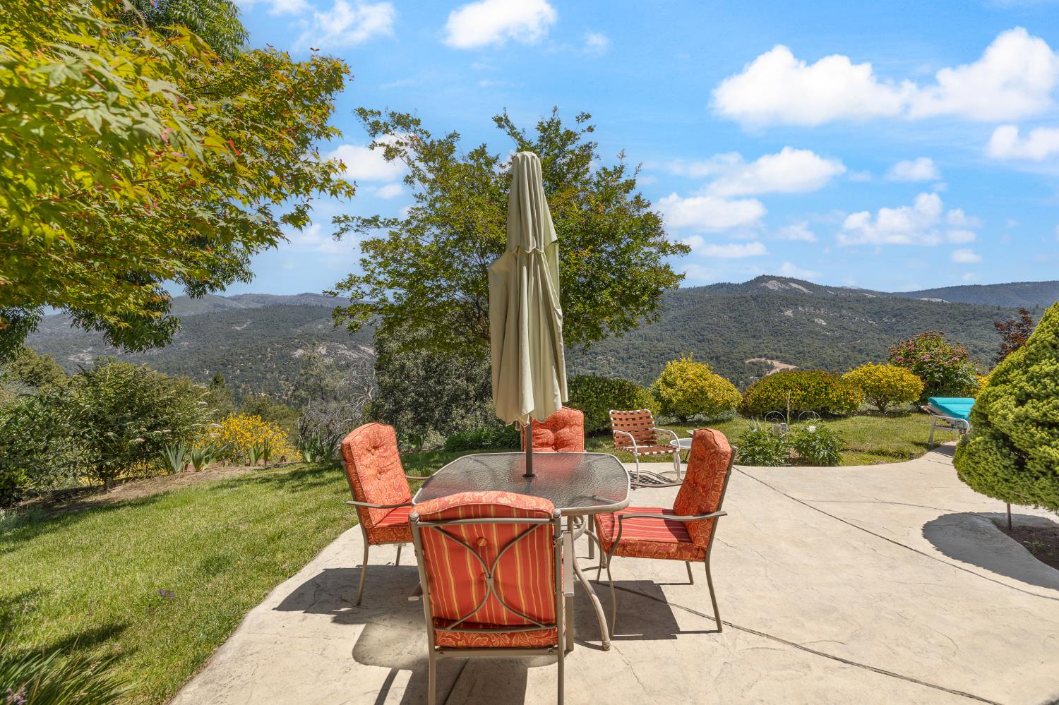 41723 Yosemite Pines Dr, Oakhurst, CA 93644