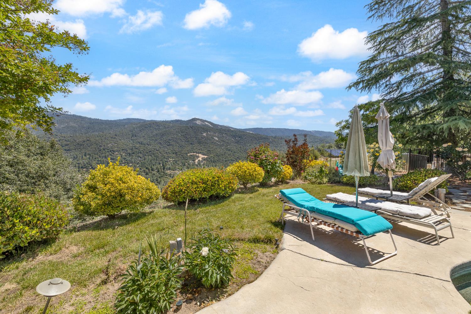 41723 Yosemite Pines Dr, Oakhurst, CA 93644