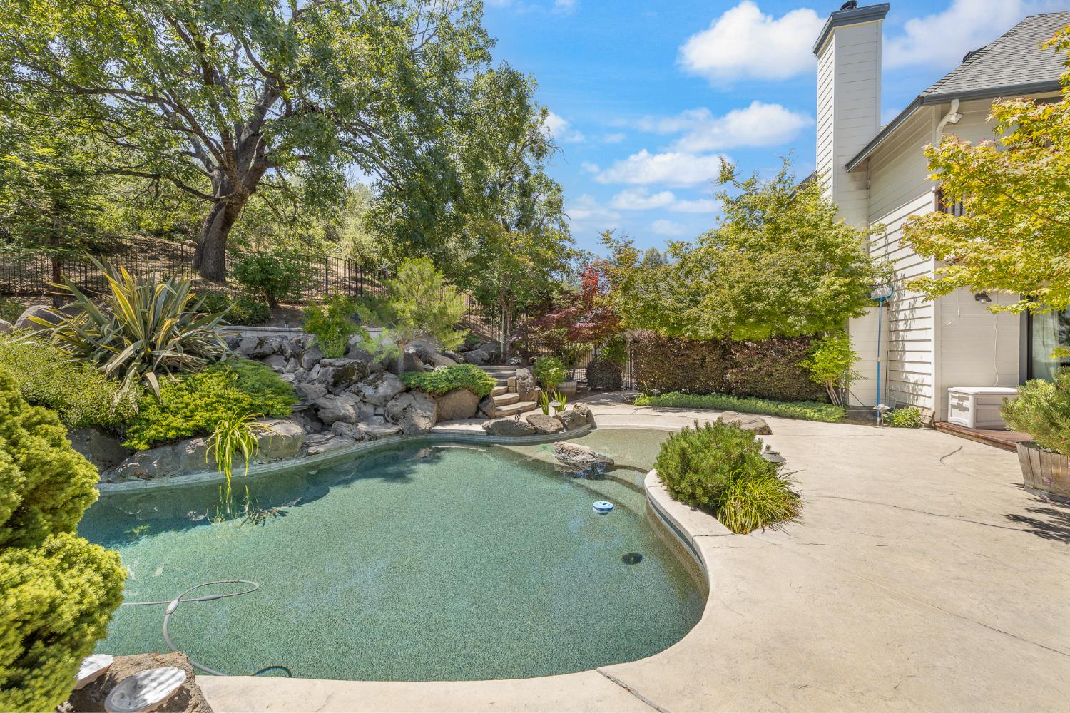 41723 Yosemite Pines Dr, Oakhurst, CA 93644