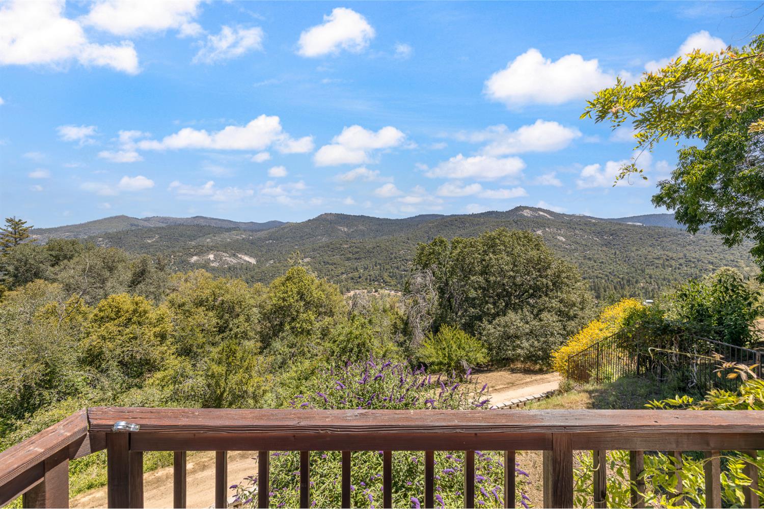 41723 Yosemite Pines Dr, Oakhurst, CA 93644