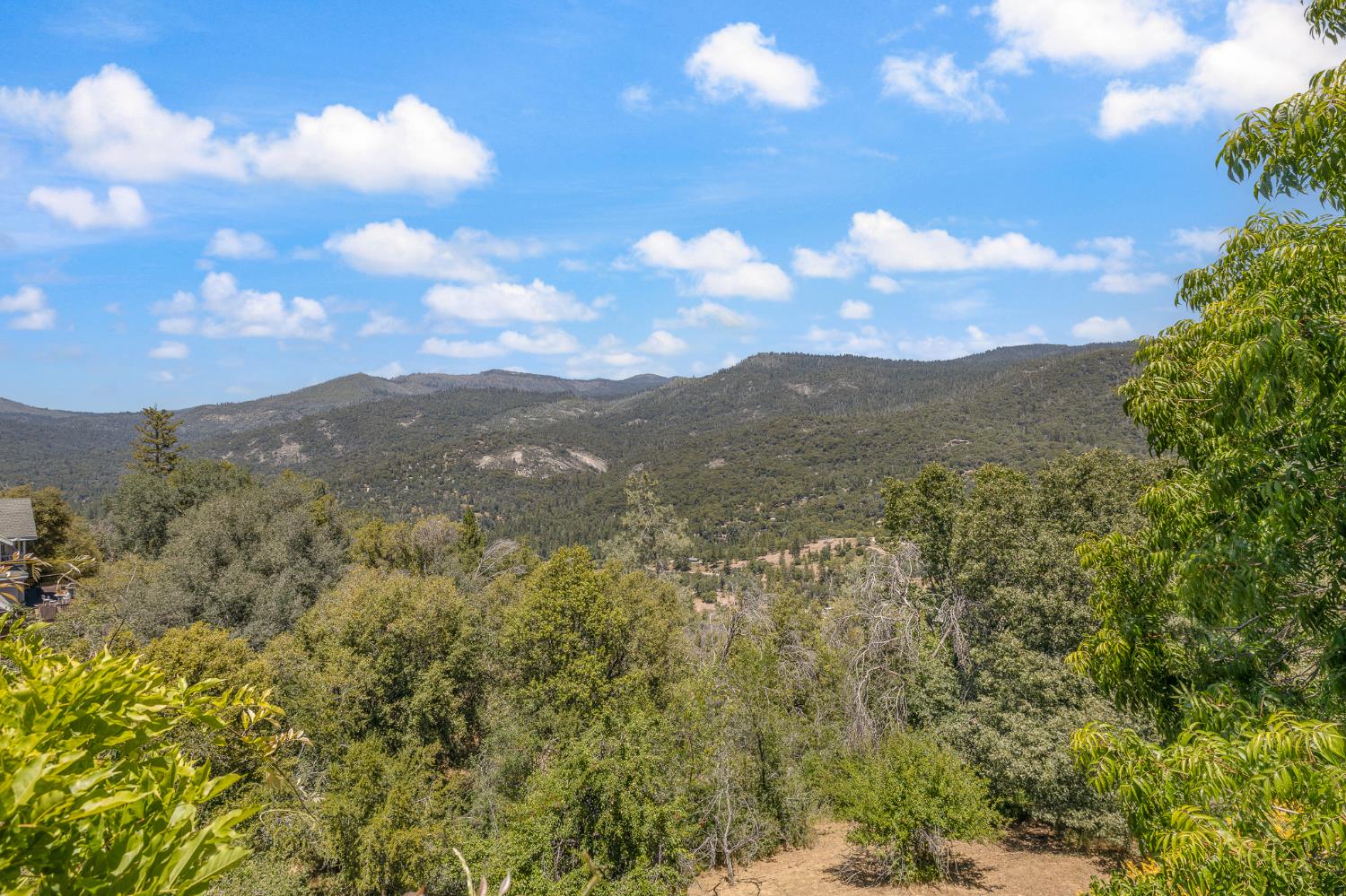 41723 Yosemite Pines Dr, Oakhurst, CA 93644