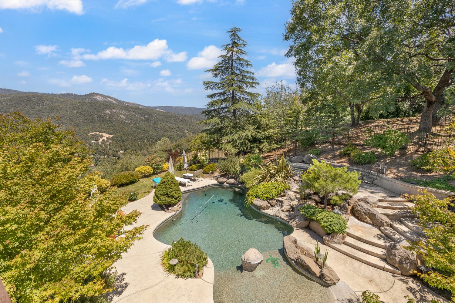 41723 Yosemite Pines Dr, Oakhurst, CA 93644