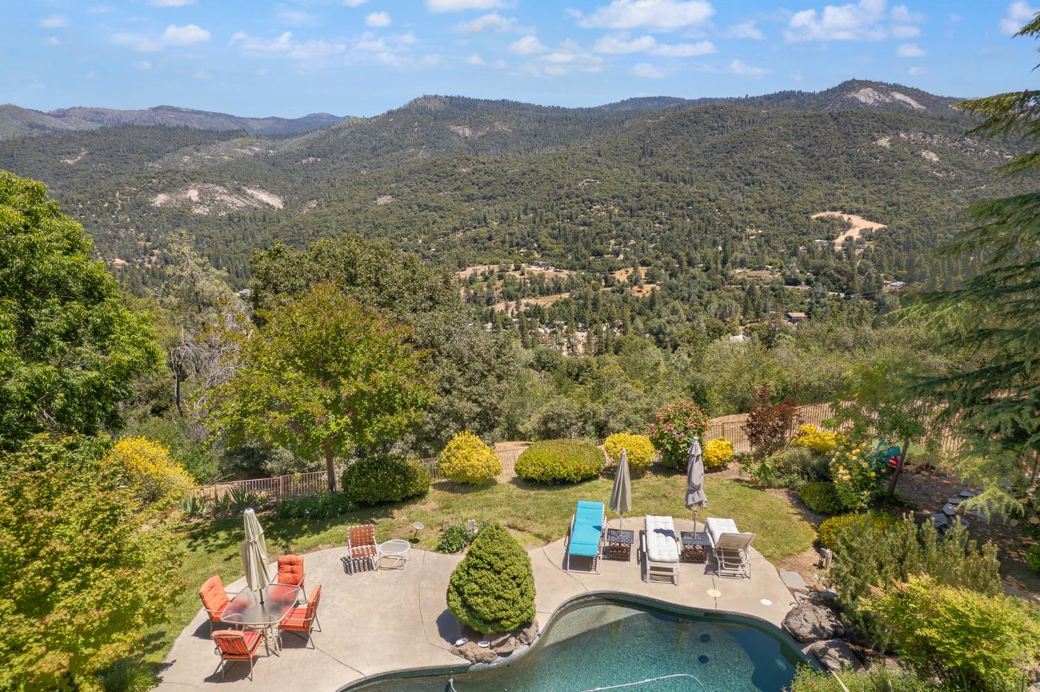 41723 Yosemite Pines Dr, Oakhurst, CA 93644