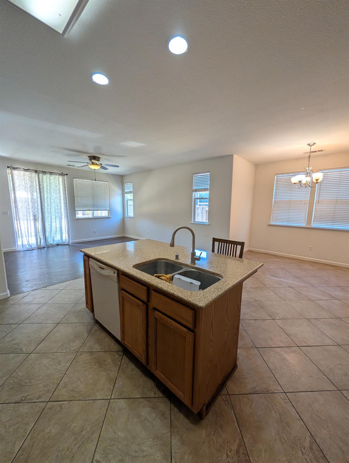 645 E Sierra Ave, Reedley, CA 93654