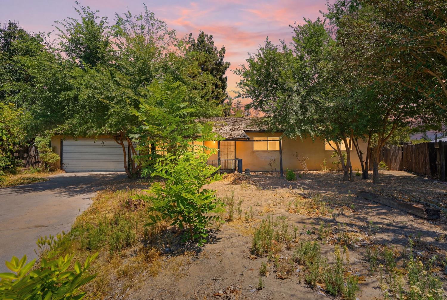 1924 S Tipton Ct, Visalia, CA 93292