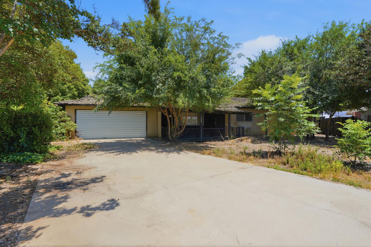1924 S Tipton Ct, Visalia, CA 93292