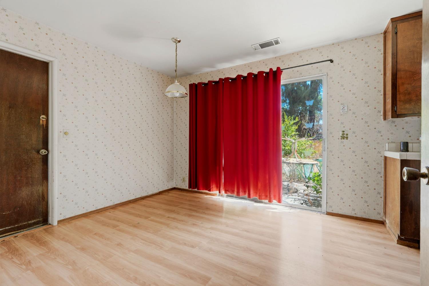1924 S Tipton Ct, Visalia, CA 93292