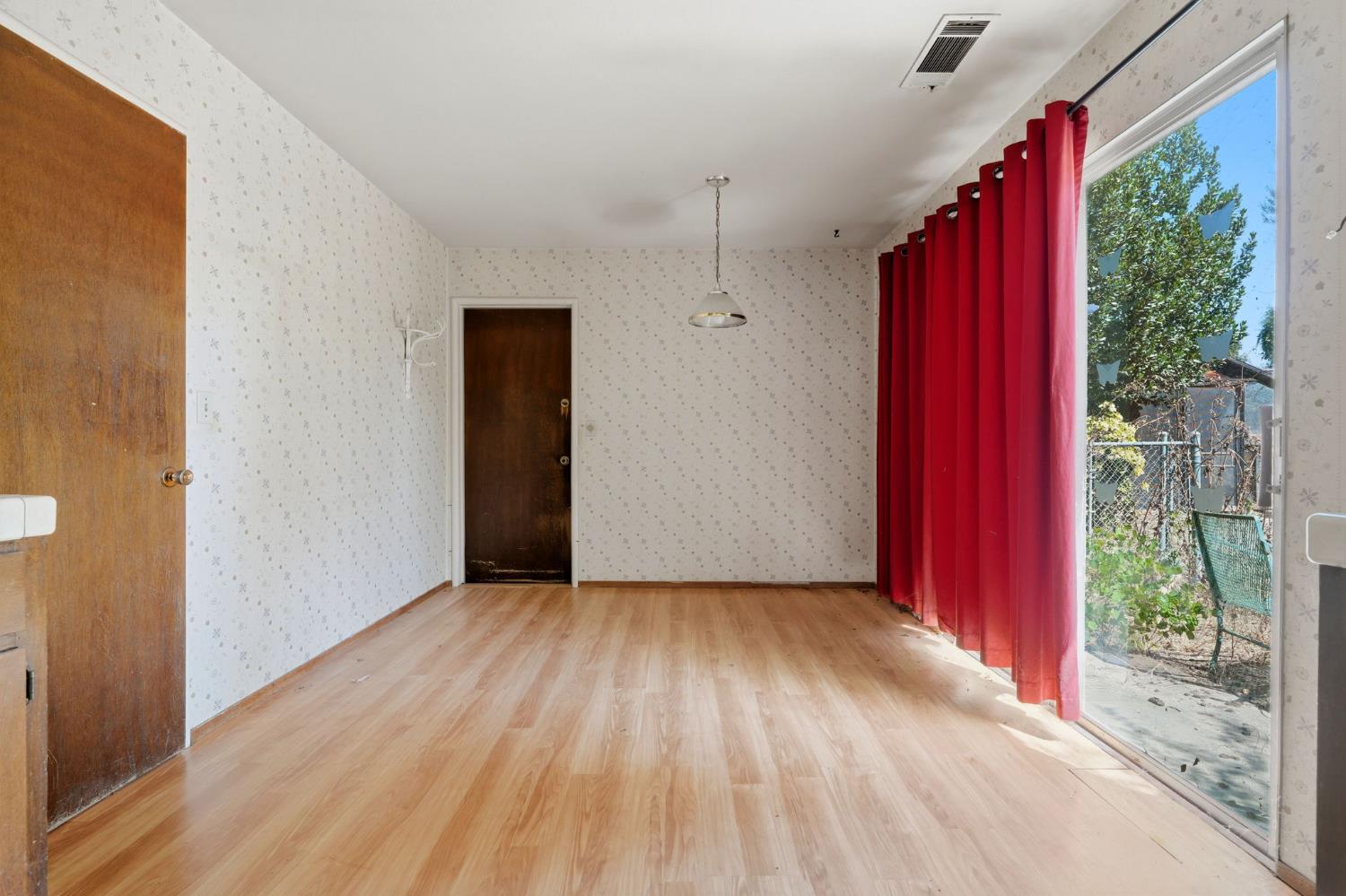 1924 S Tipton Ct, Visalia, CA 93292