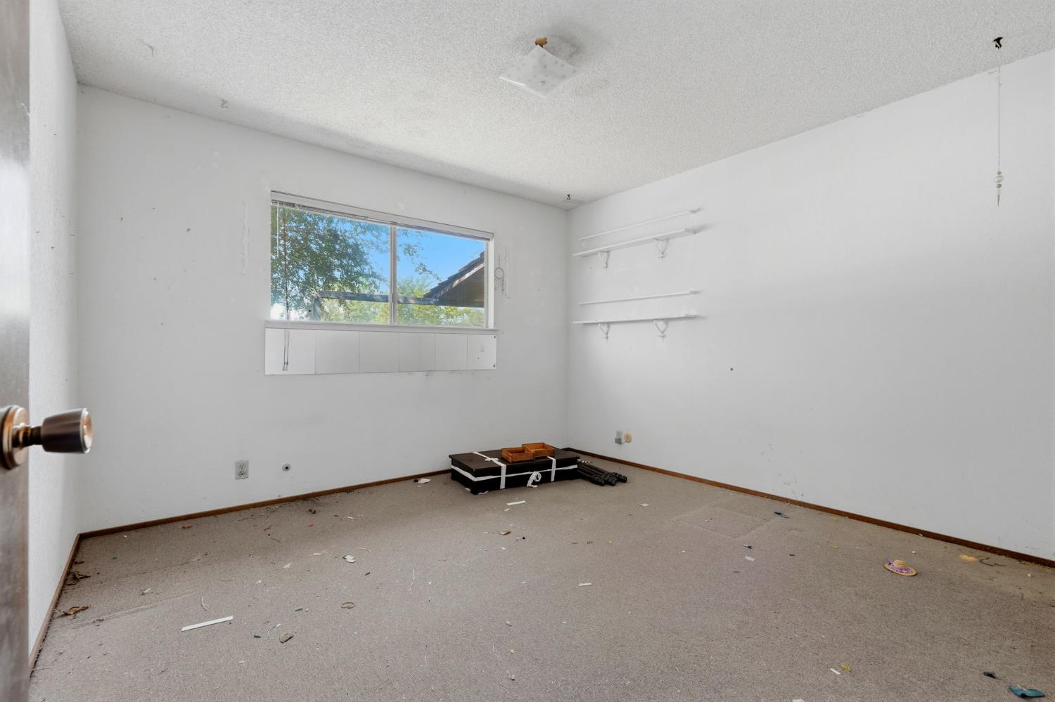 1924 S Tipton Ct, Visalia, CA 93292