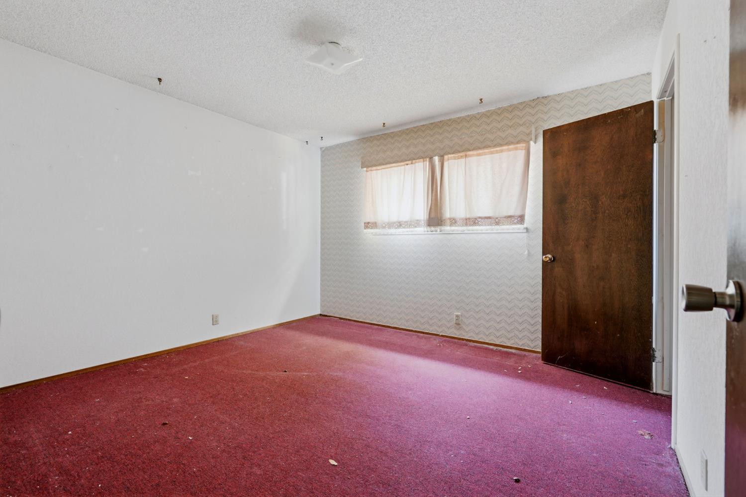 1924 S Tipton Ct, Visalia, CA 93292