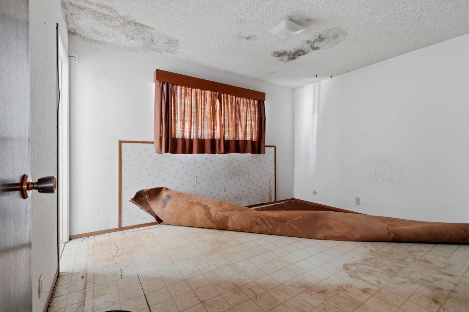1924 S Tipton Ct, Visalia, CA 93292