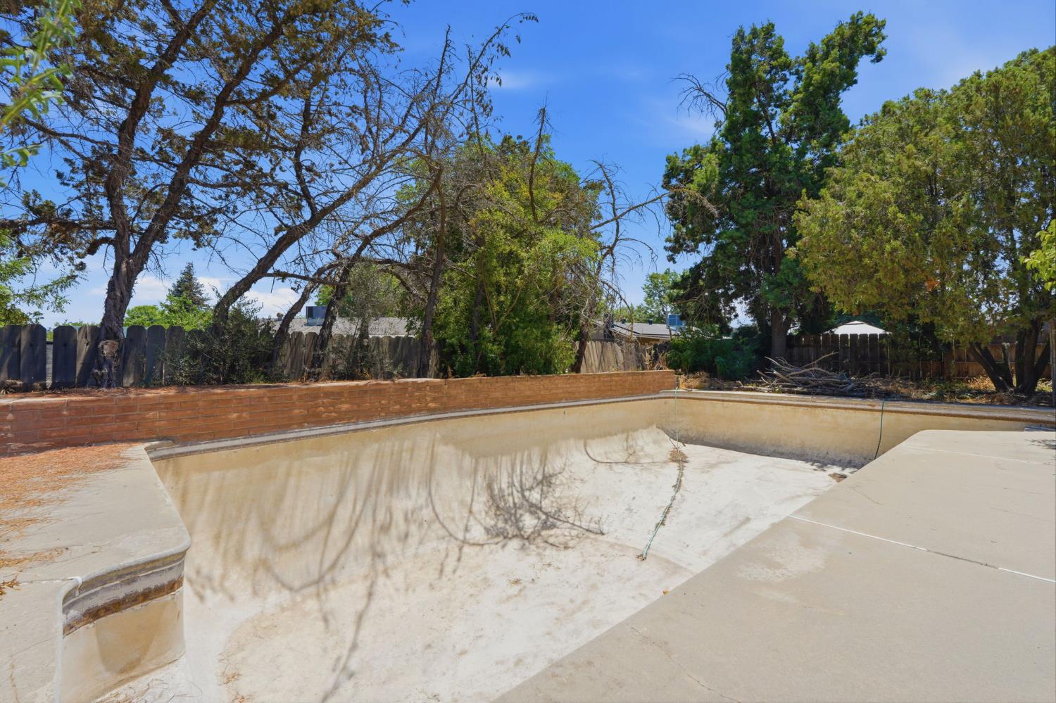 1924 S Tipton Ct, Visalia, CA 93292