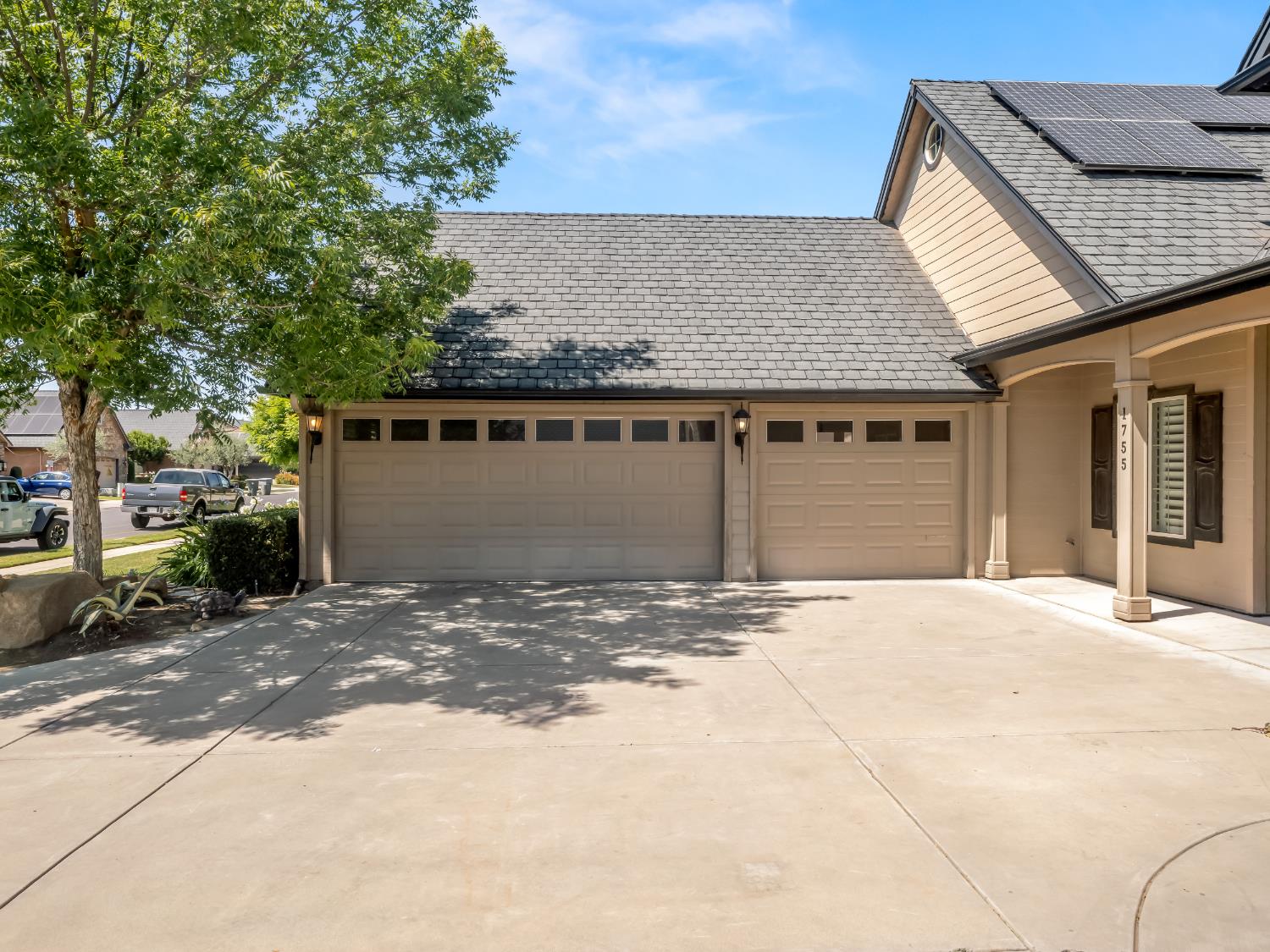 1755 N Cherry Ln, Clovis, CA 93619