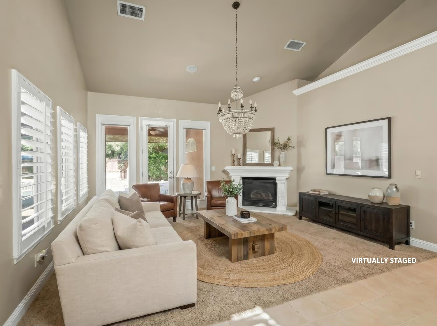 1755 N Cherry Ln, Clovis, CA 93619