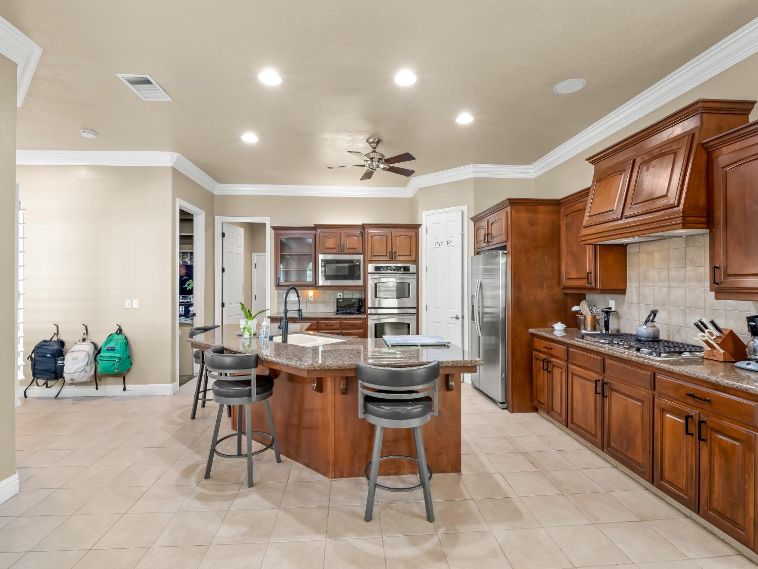 1755 N Cherry Ln, Clovis, CA 93619