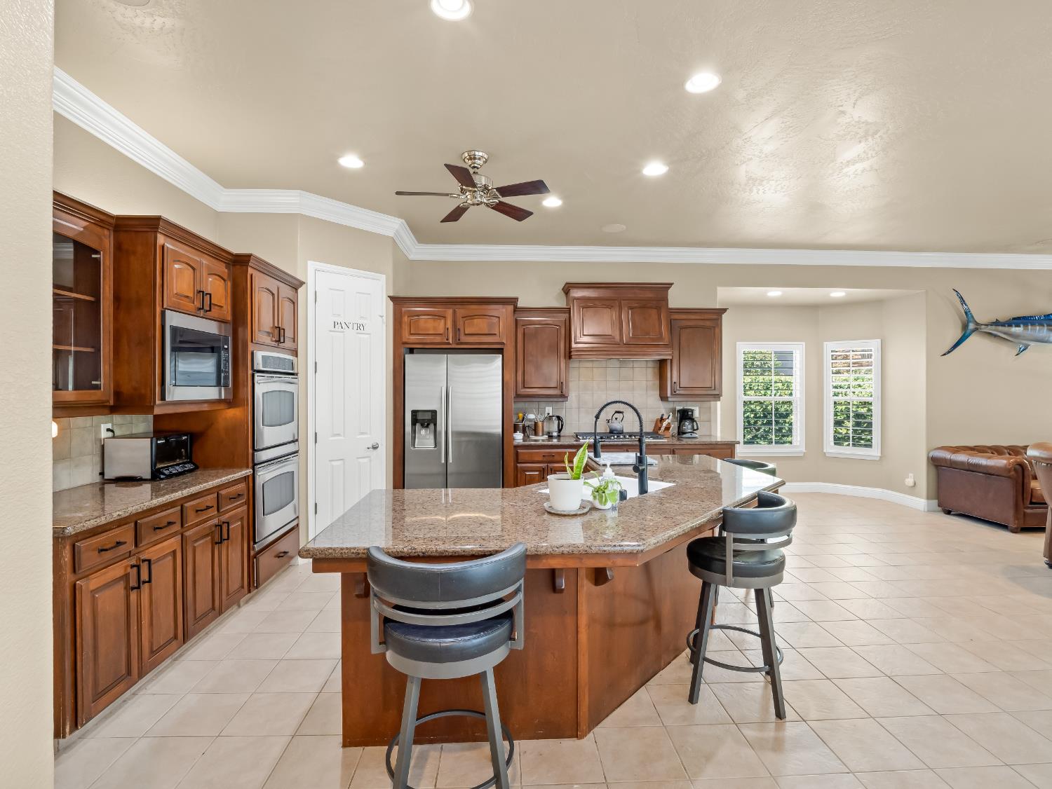 1755 N Cherry Ln, Clovis, CA 93619