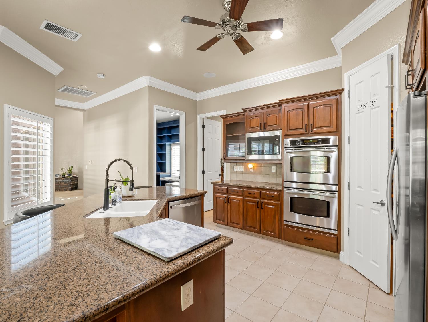 1755 N Cherry Ln, Clovis, CA 93619