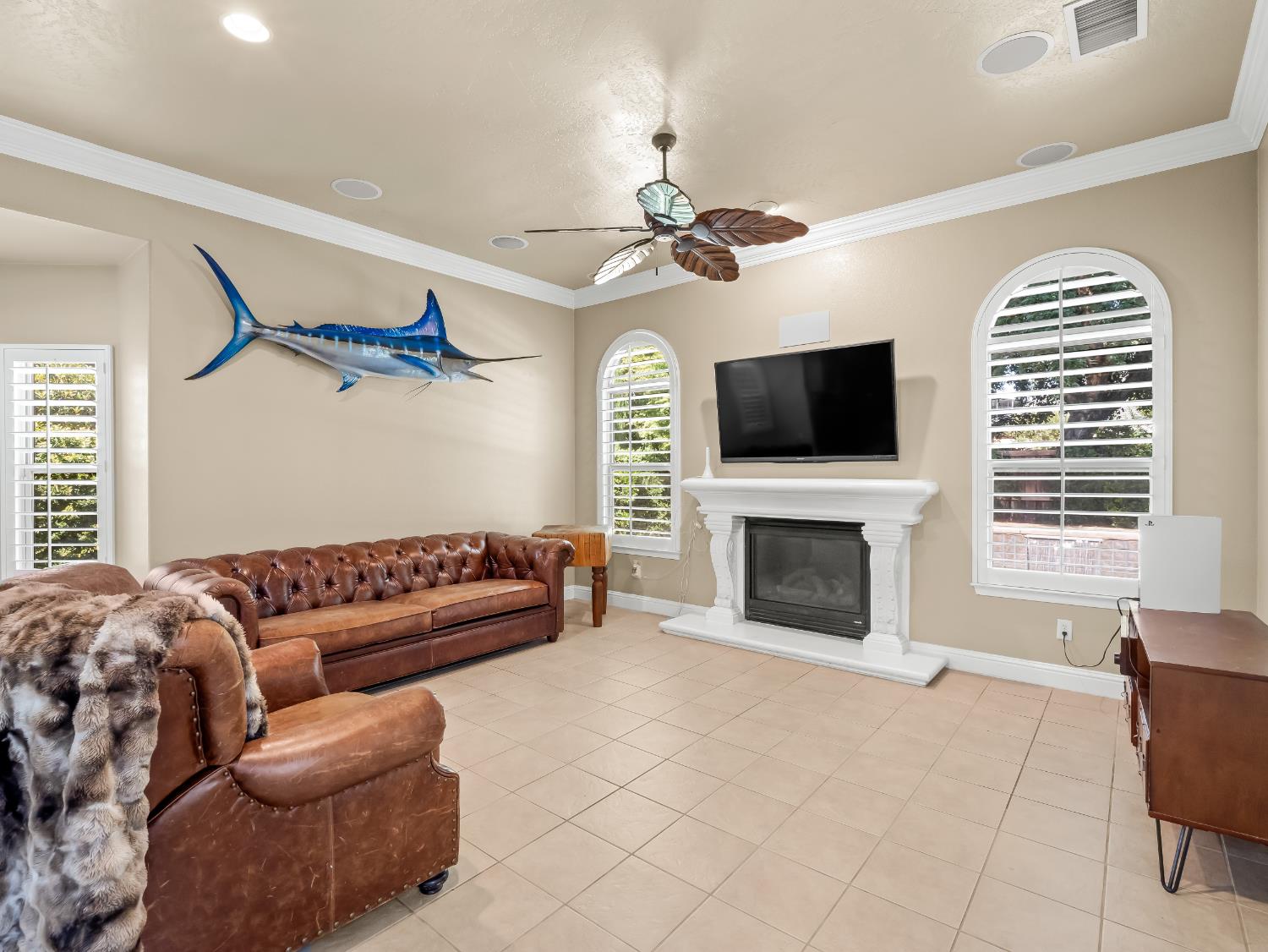 1755 N Cherry Ln, Clovis, CA 93619