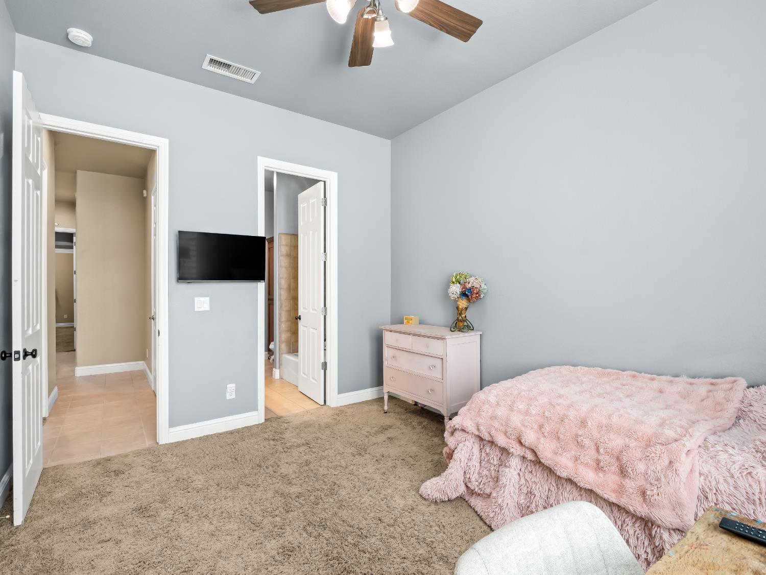 1755 N Cherry Ln, Clovis, CA 93619