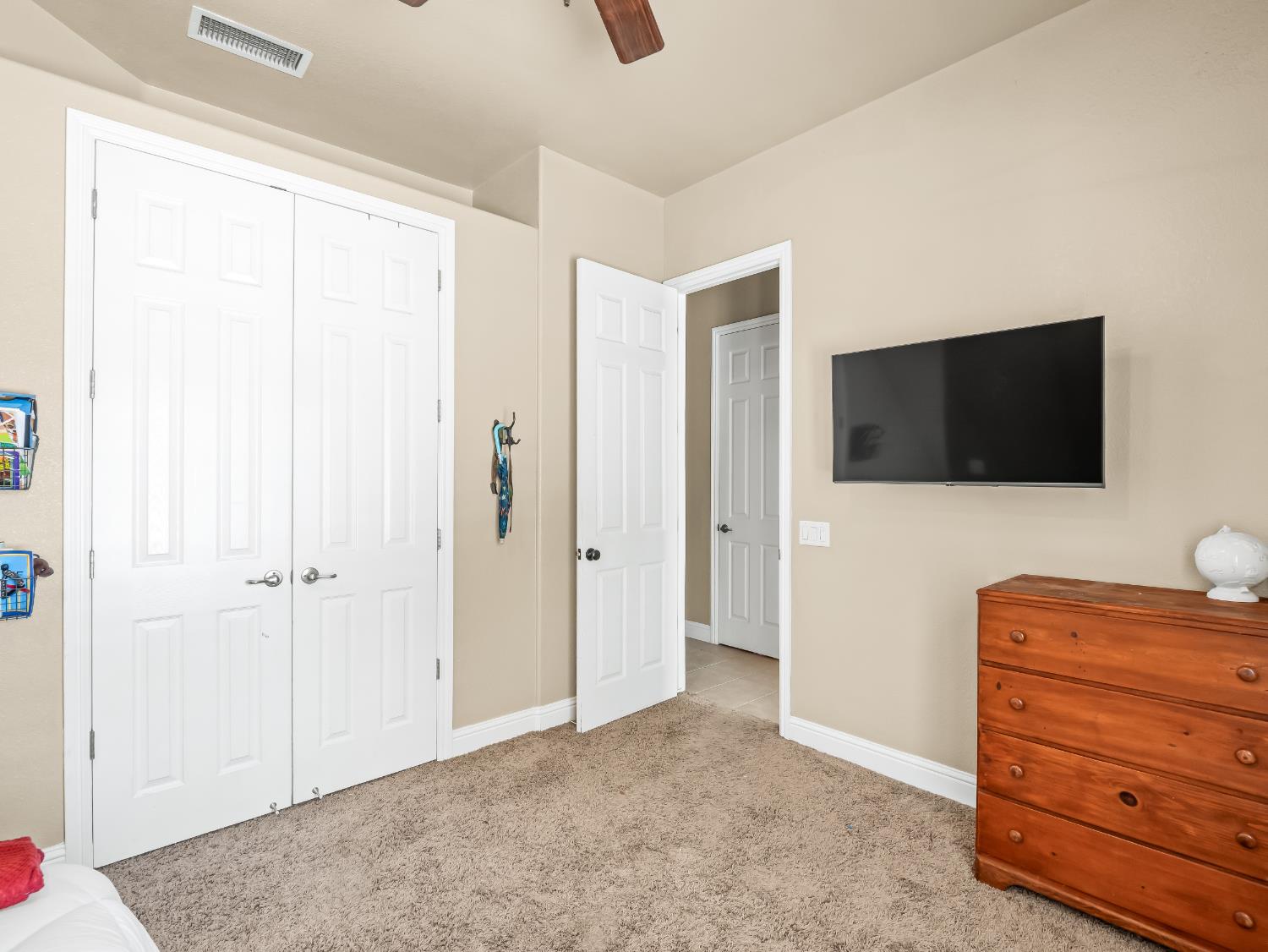 1755 N Cherry Ln, Clovis, CA 93619