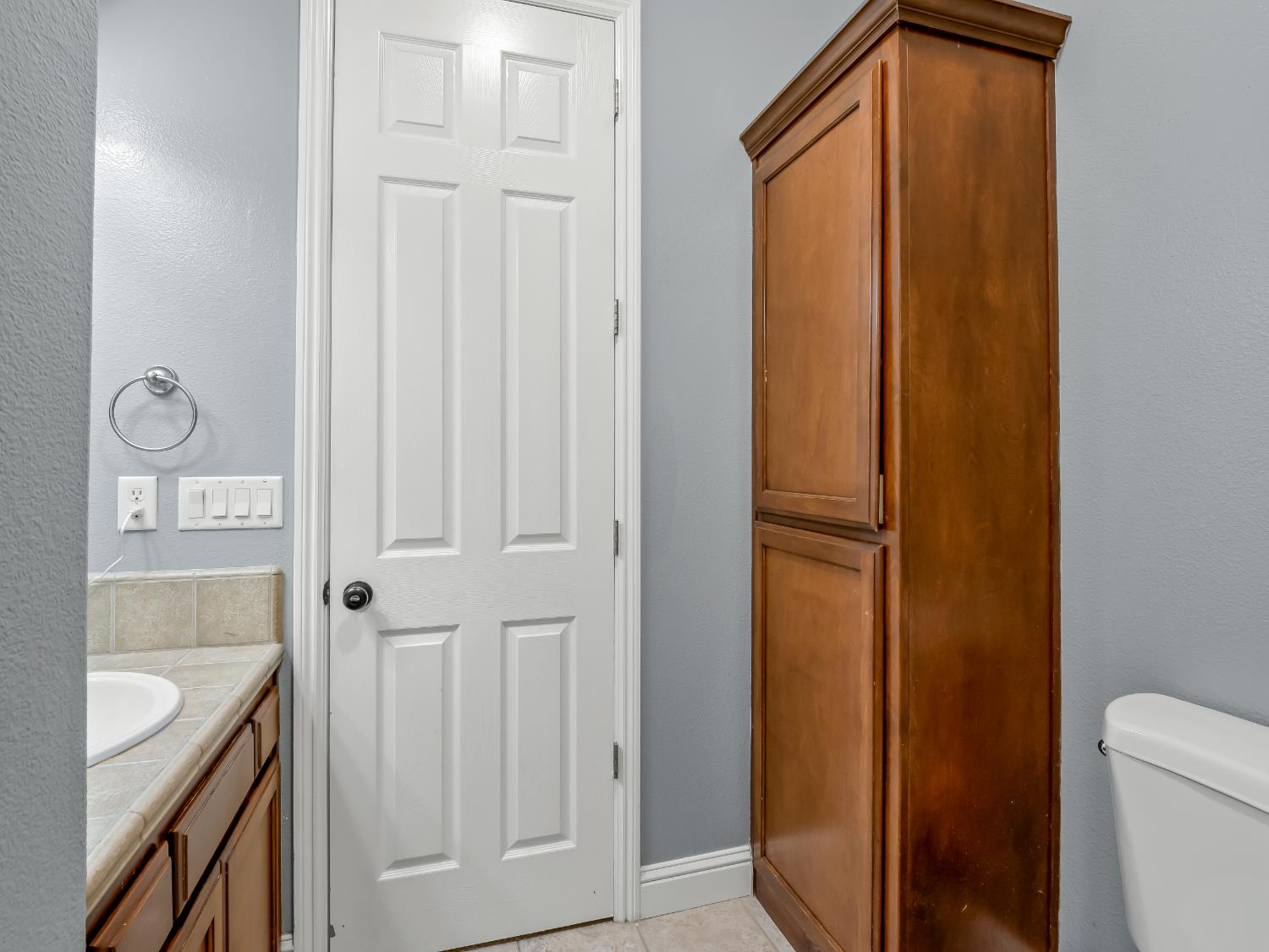 1755 N Cherry Ln, Clovis, CA 93619