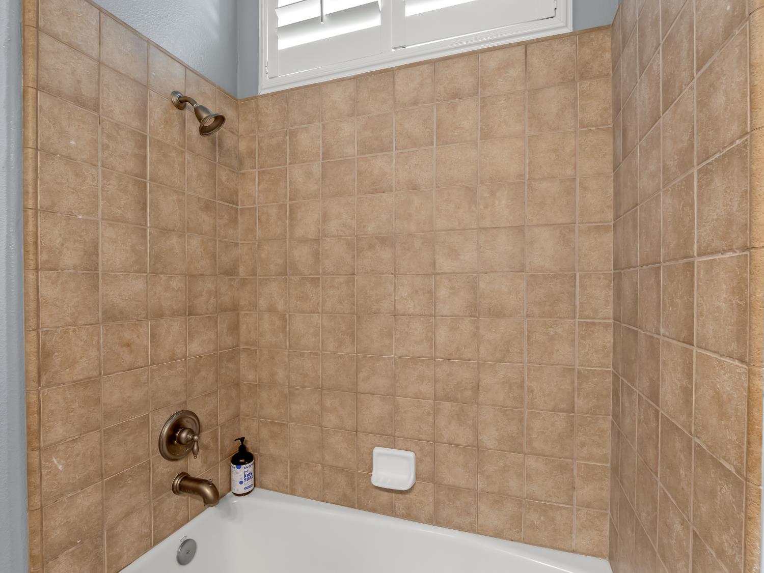1755 N Cherry Ln, Clovis, CA 93619