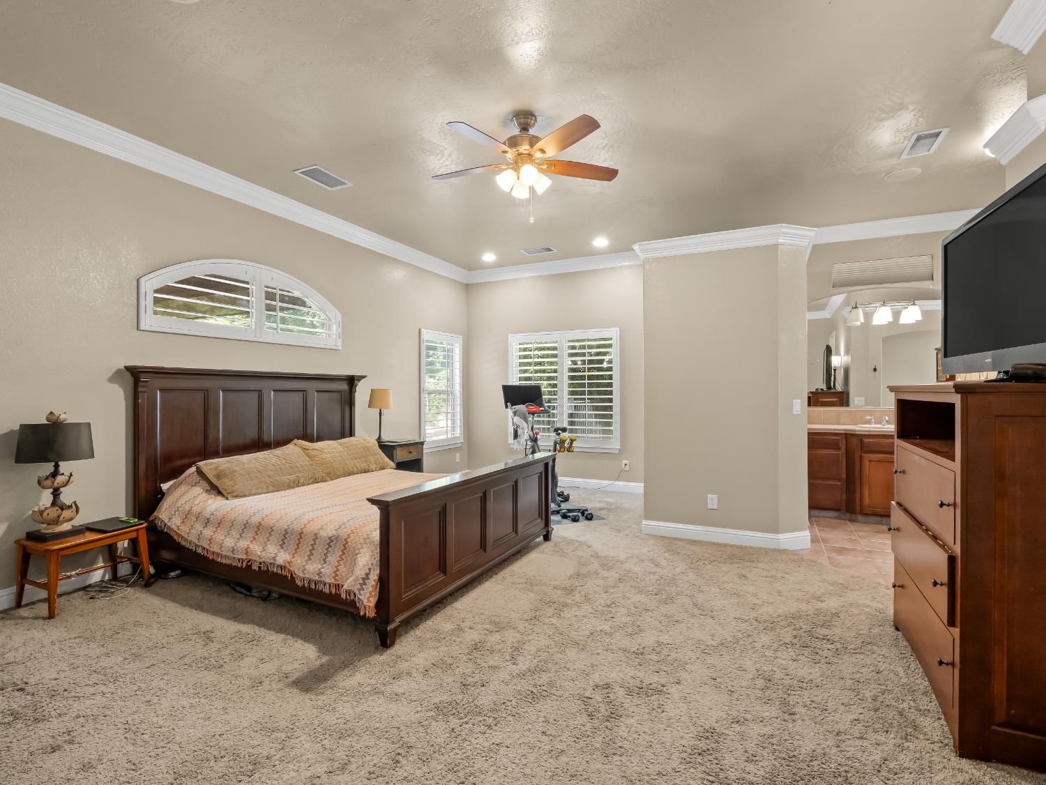 1755 N Cherry Ln, Clovis, CA 93619